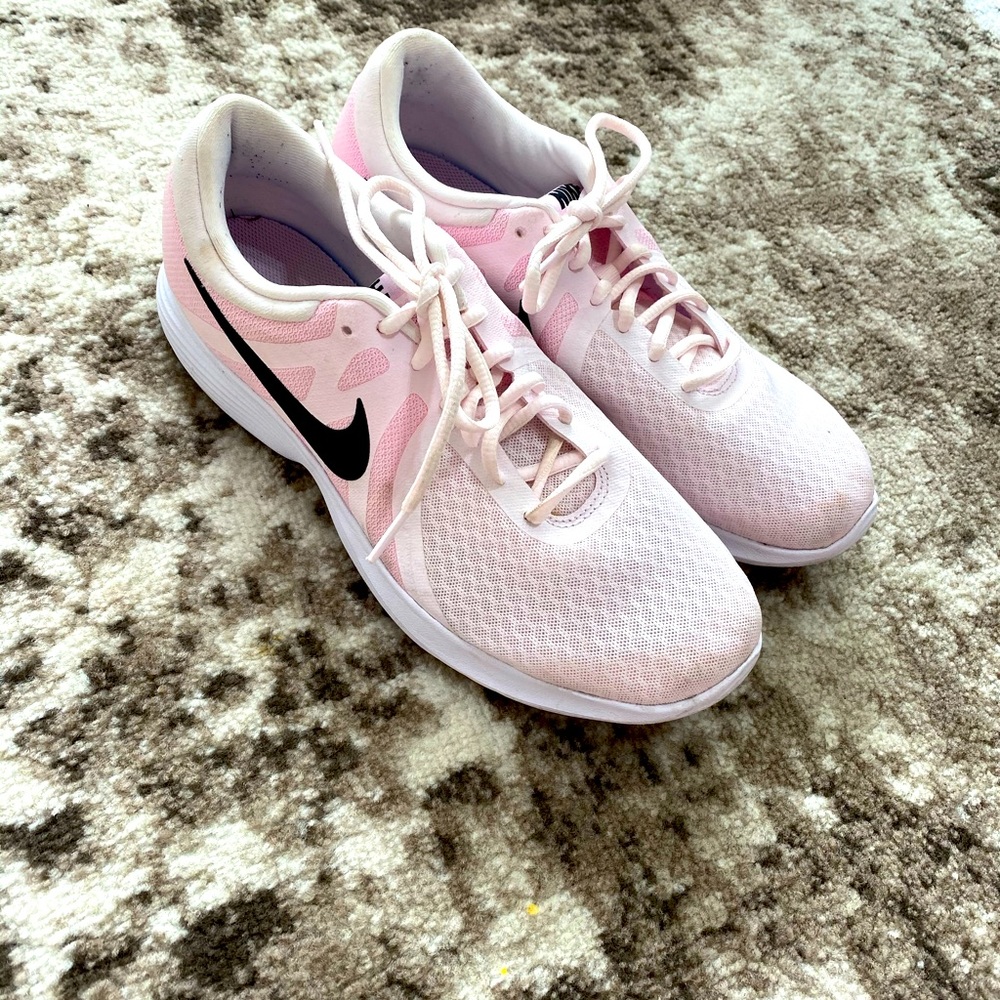 Nike Revolution 4 size 10